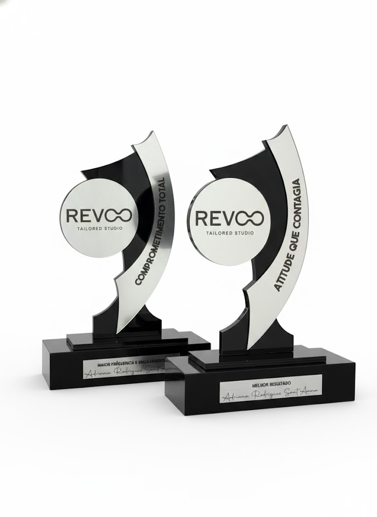 TROFÉU ACRILICO - REVOO - BASE MDF